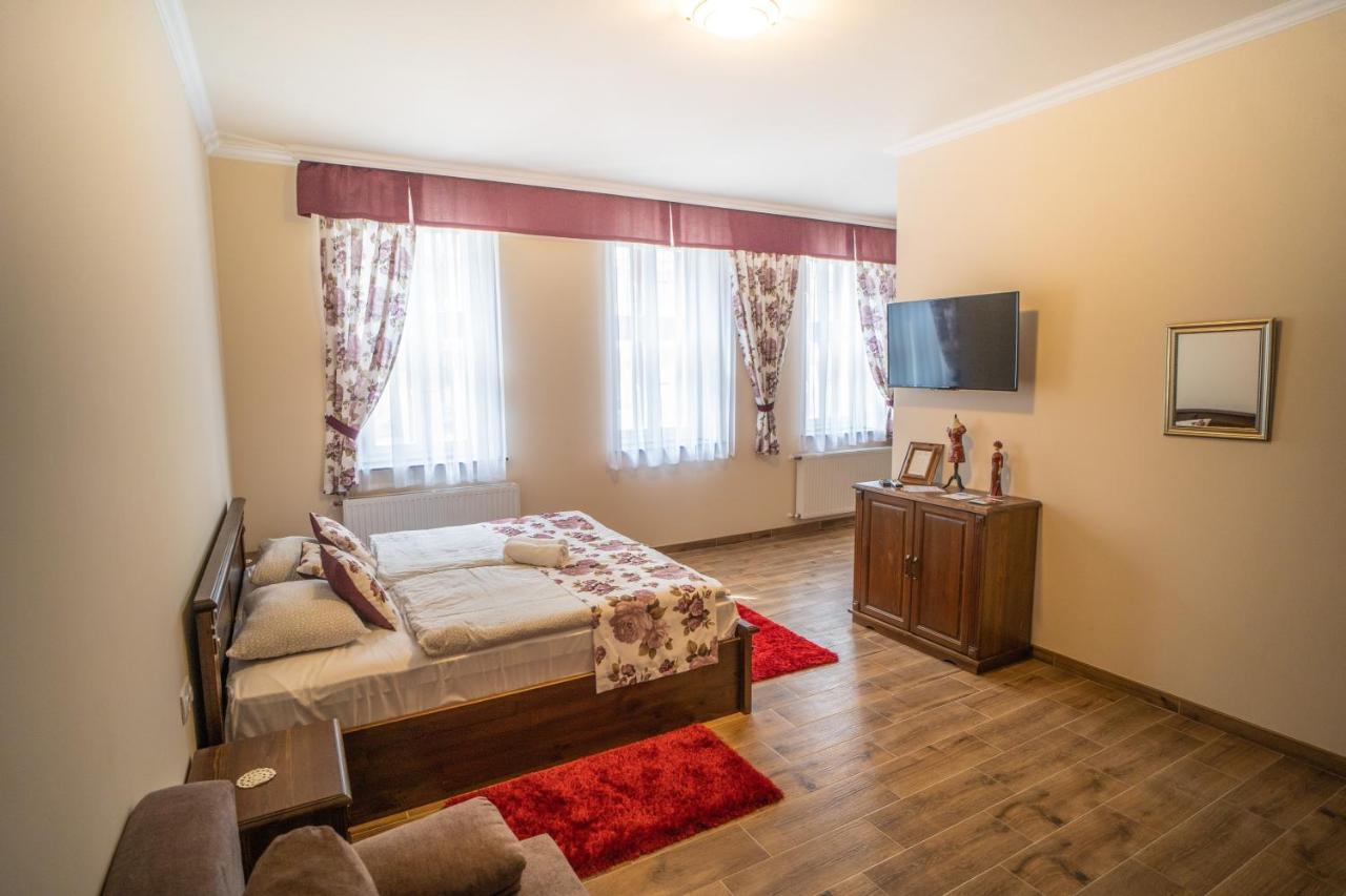 Toscana Apartman Дьюла Экстерьер фото
