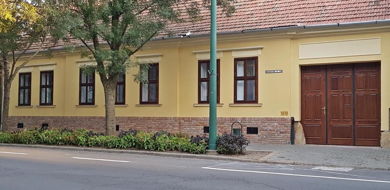 Toscana Apartman Дьюла Экстерьер фото