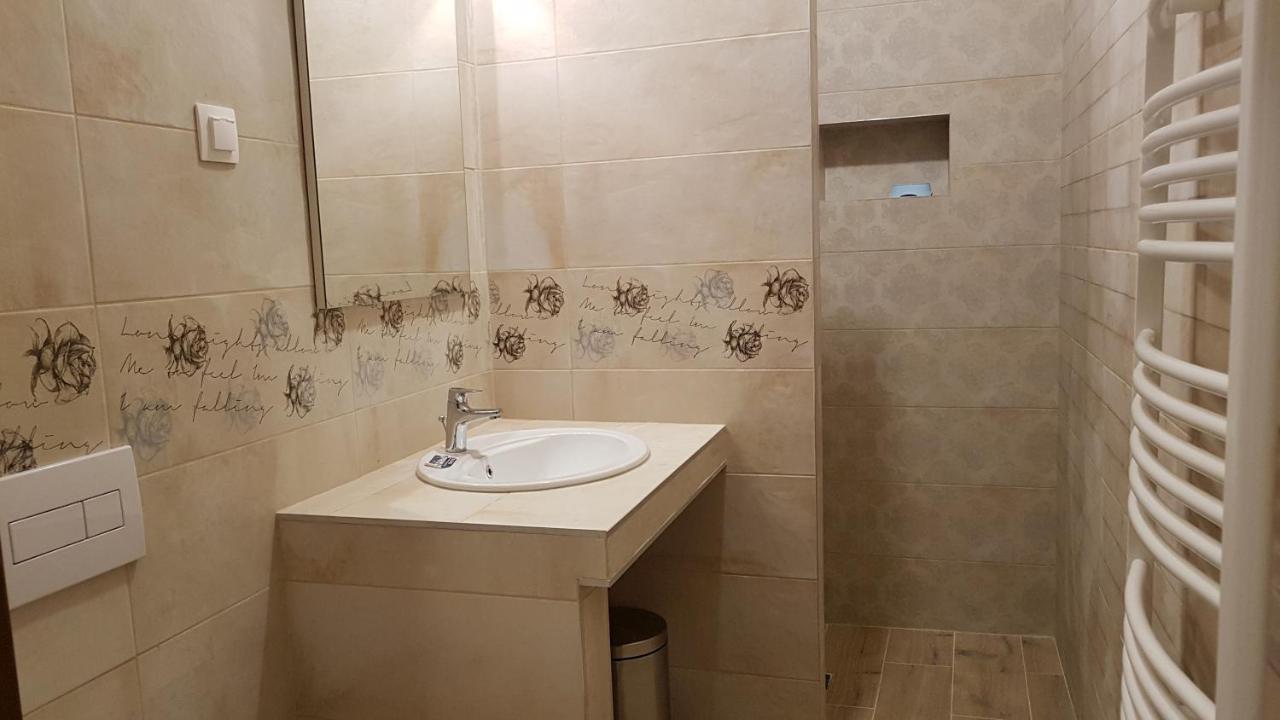 Toscana Apartman Дьюла Экстерьер фото