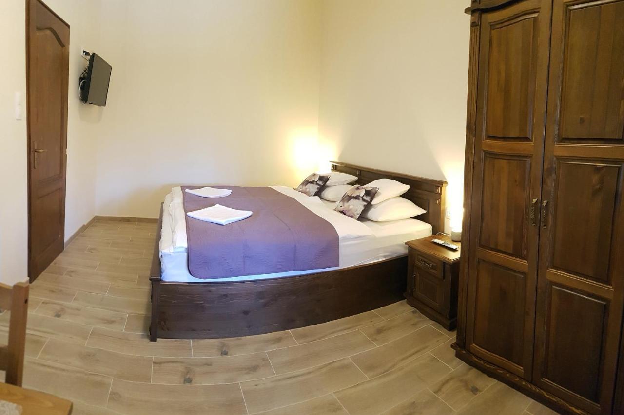 Toscana Apartman Дьюла Экстерьер фото