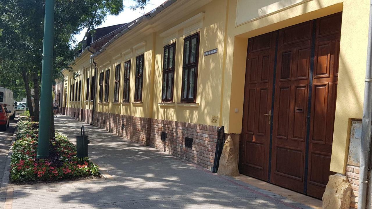 Toscana Apartman Дьюла Экстерьер фото